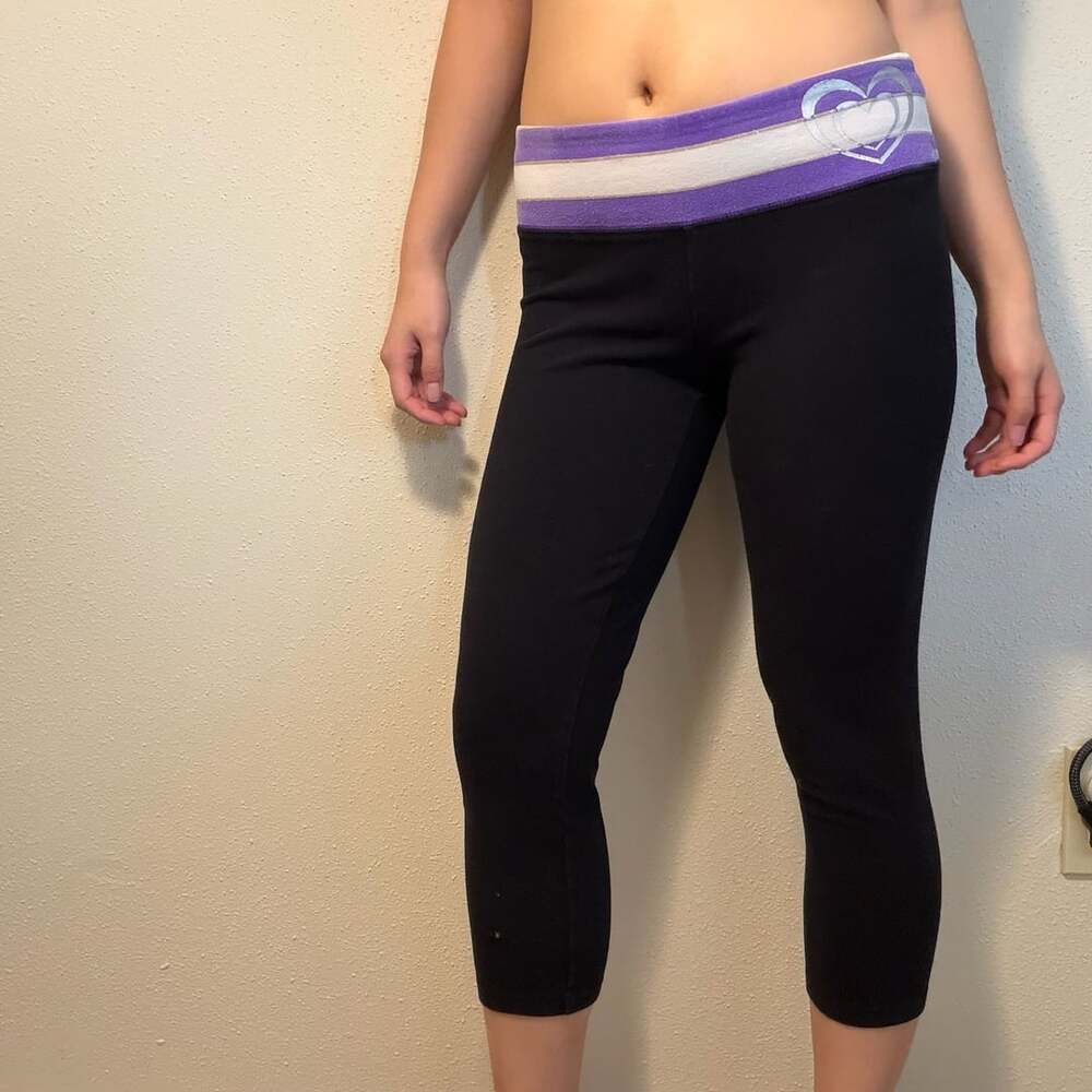 Cotton Blend Capri Leggings with Purple/White Heart